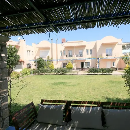 Seaside, Relaxing Family House With Playground! Lavrys 4 Marathos