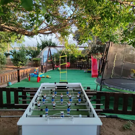 Hébergement de vacances Seaside, Relaxing Family House With Playground! Lavrys 4 Marathi (Crete)