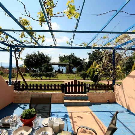Hébergement de vacances Seaside, Relaxing Family House With Playground! Lavrys 4 Marathi (Crete)
